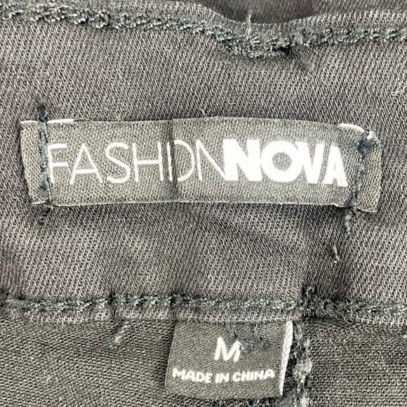 Fashion Nova Black Denim High Rise Distressed Frayed Raw Hem Jean Shorts Size M - Picture 3 of 4